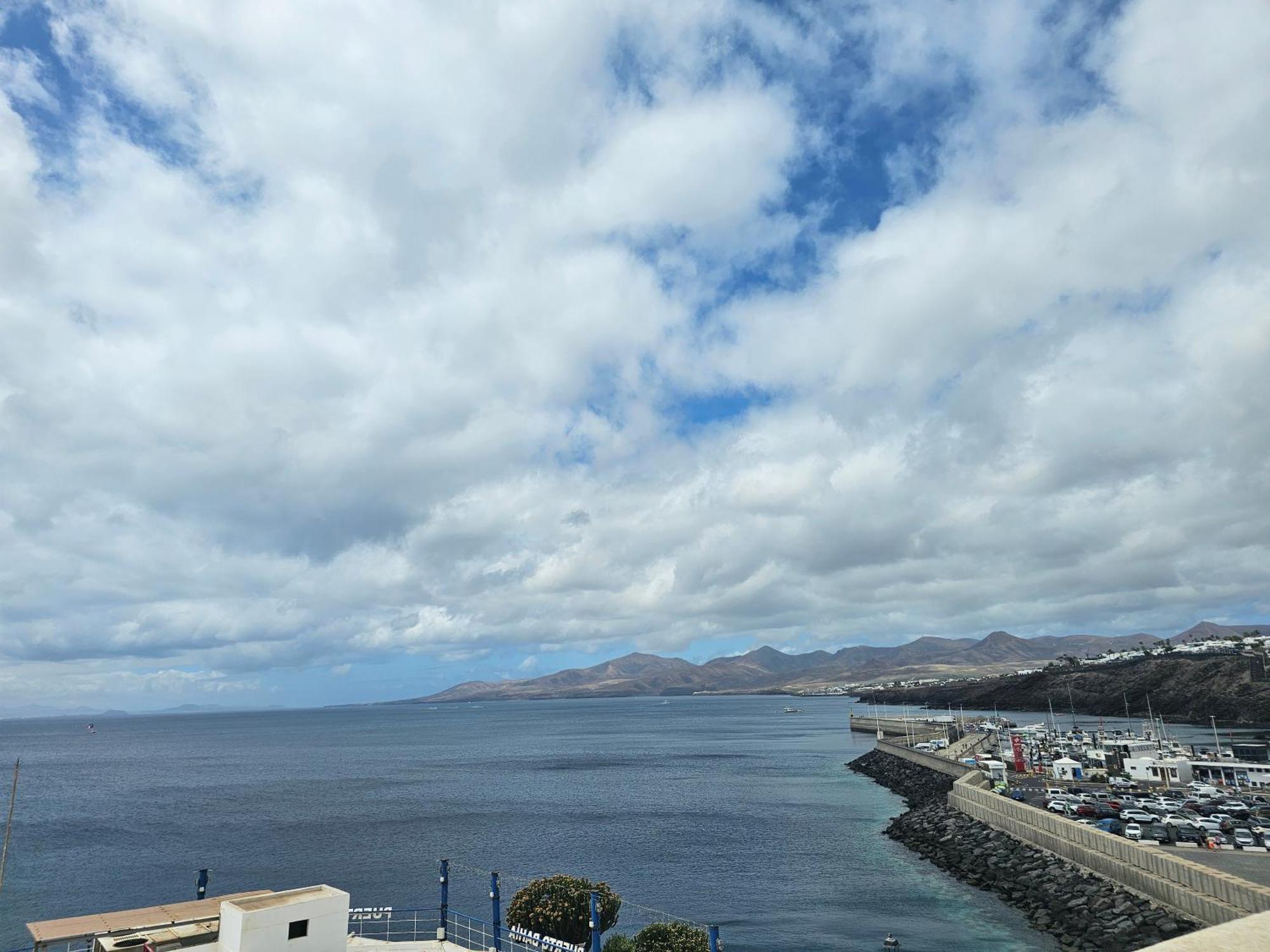 Lanzarote Harbour View Apartment Tias